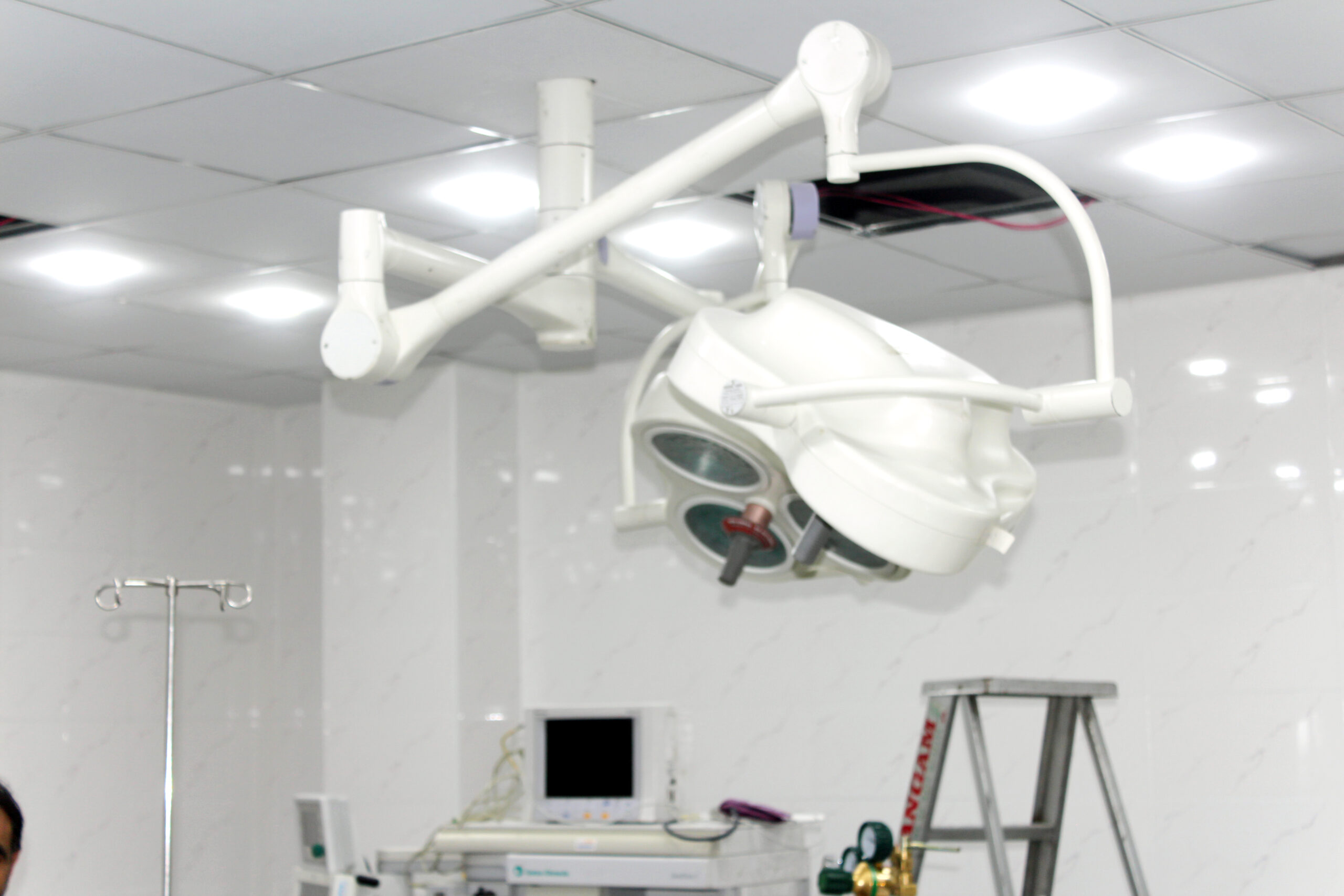 Surgical equipment bay