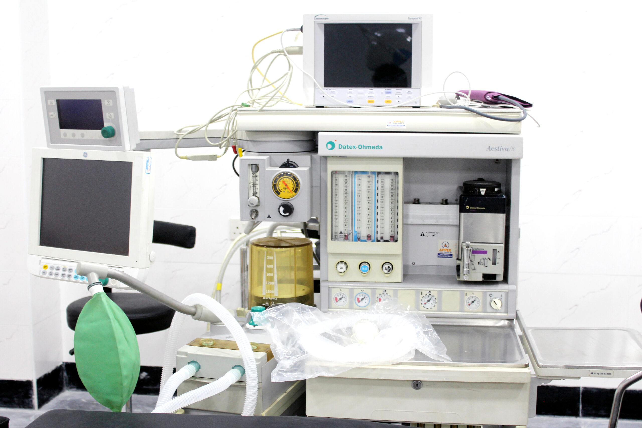 OT ceiling-mounted surgical lights