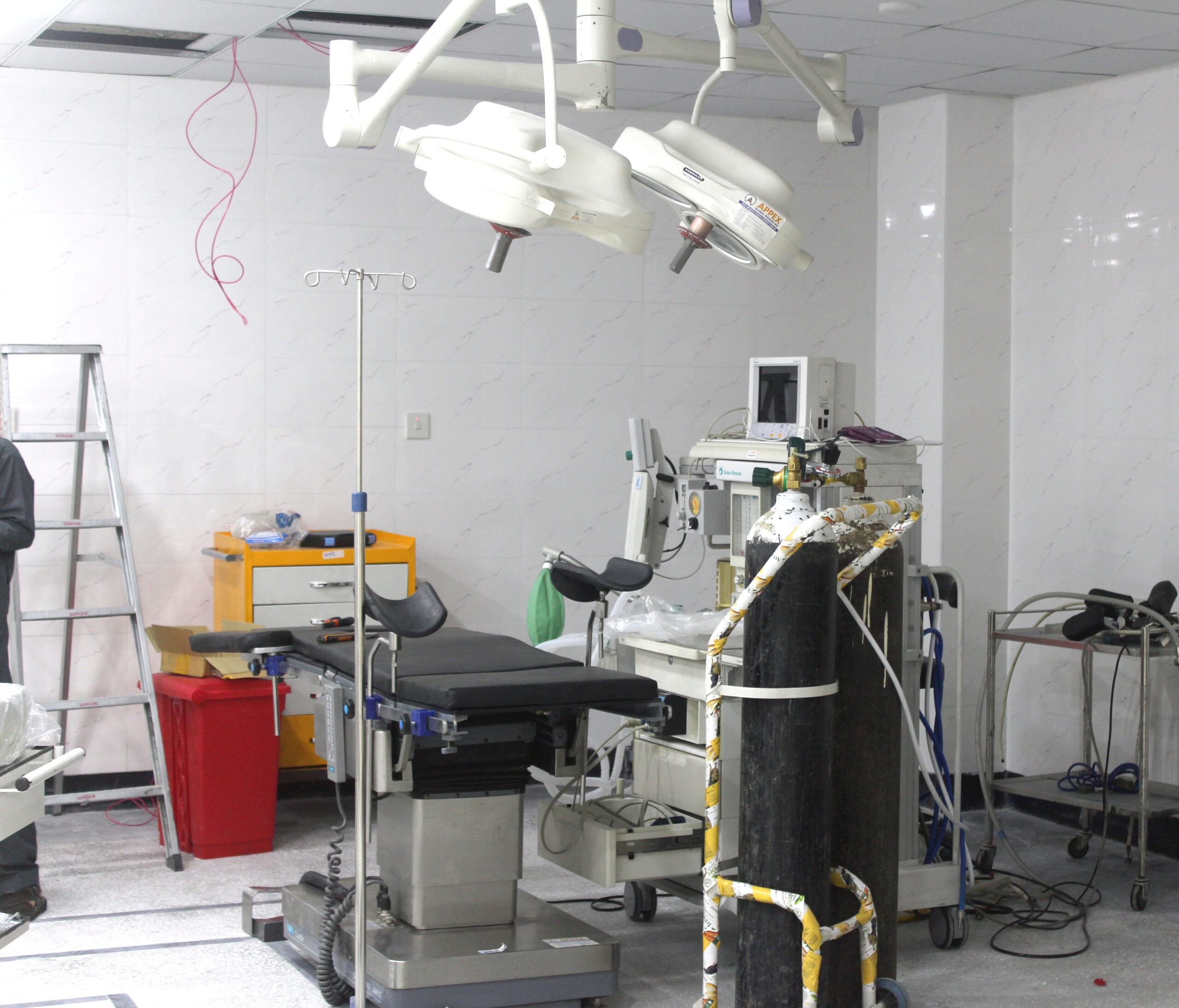 Surgical lamp array in OT