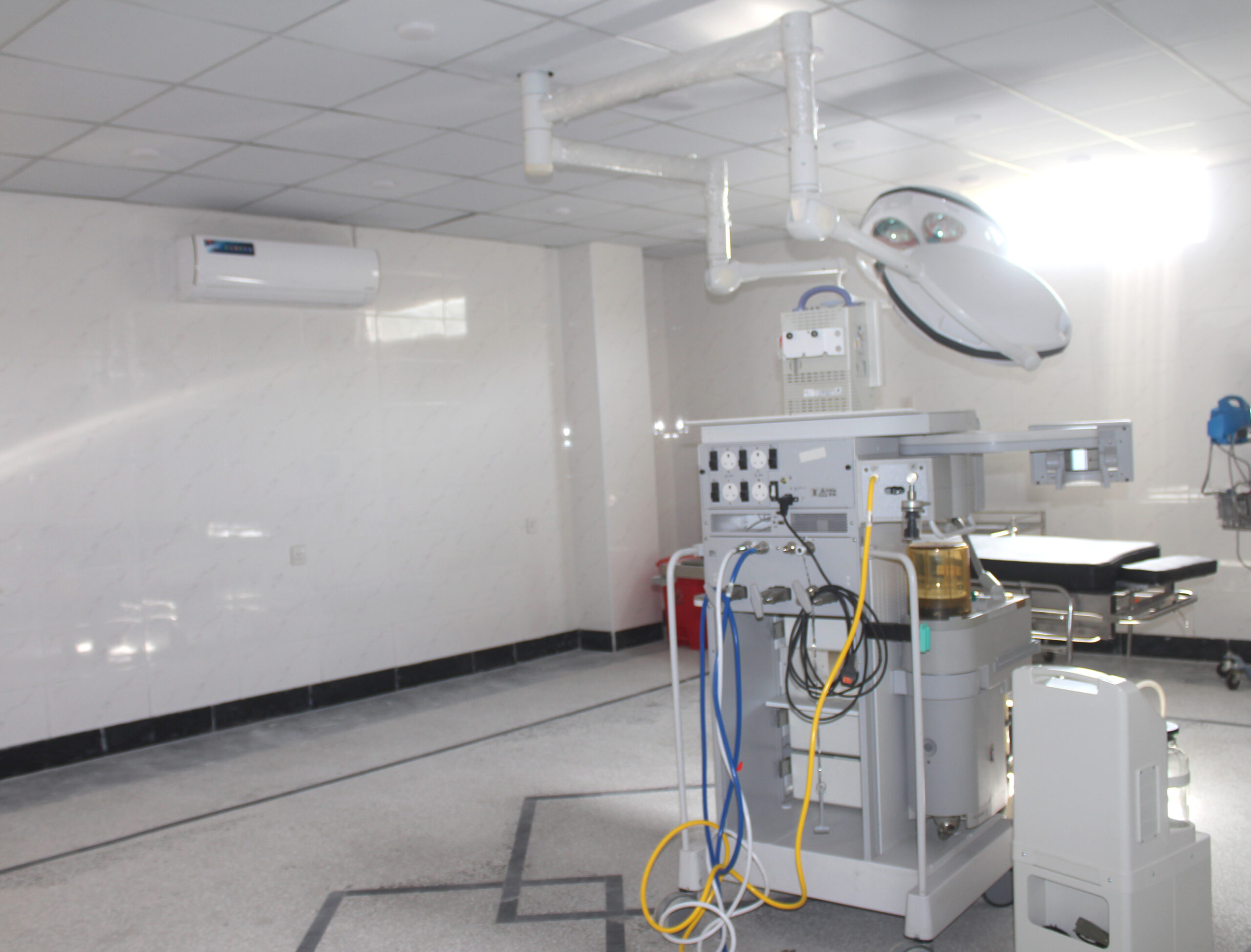 Operating table and surgical lighting